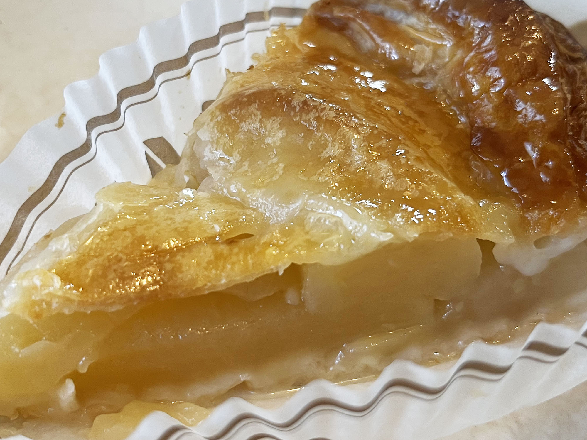 カロルのアップルパイは美味しい