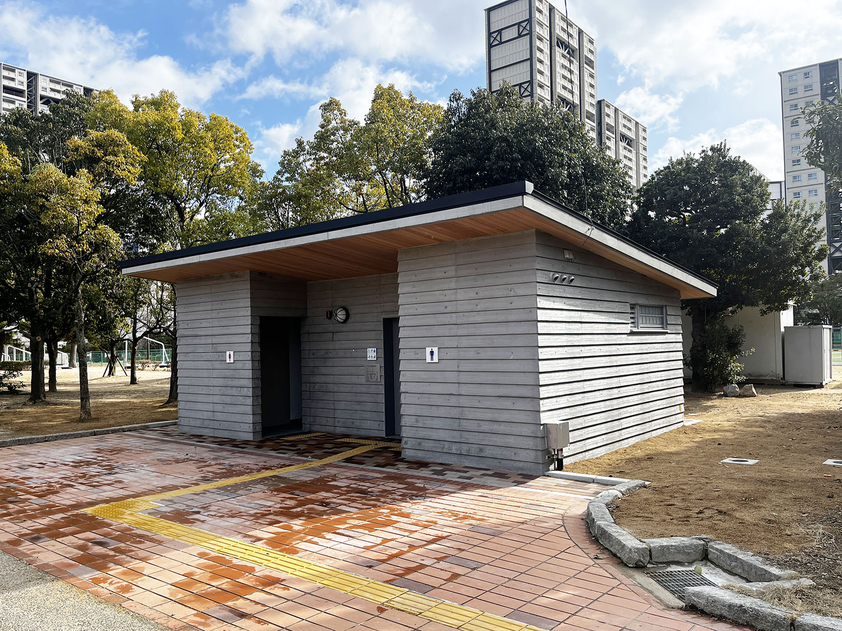 芦屋中央公園の南公衆トイレがリニューアル